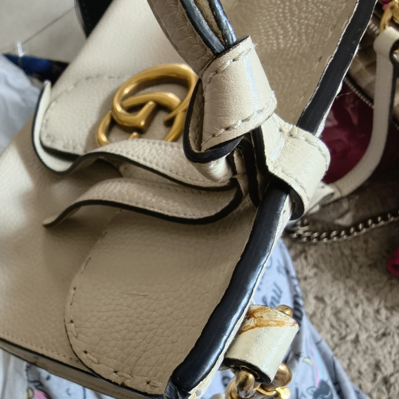 Gucci Marmont Cream Pebbled Leather Top Handle Bag - Picture 6 of 9